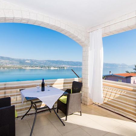 Holidays Apartments Slanada With Terrace And Sea View, Near The Beach & Town Trogir, Free Parking, Quiet Place On Peninsula Ciovo Buitenkant foto