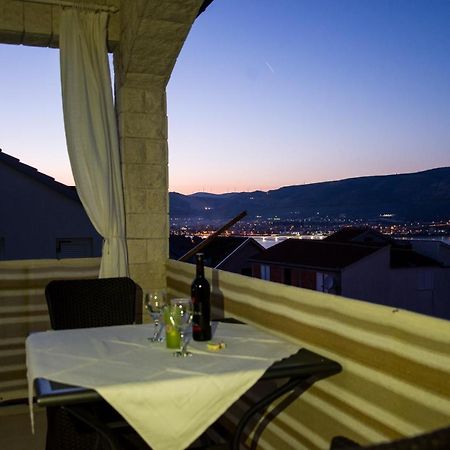 Holidays Apartments Slanada With Terrace And Sea View, Near The Beach & Town Trogir, Free Parking, Quiet Place On Peninsula Ciovo Buitenkant foto