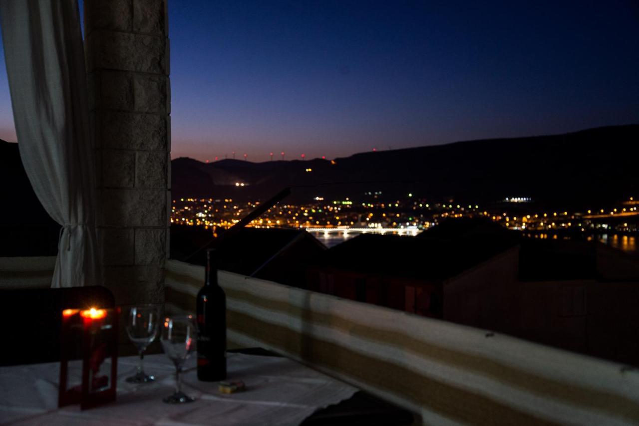 Holidays Apartments Slanada With Terrace And Sea View, Near The Beach & Town Trogir, Free Parking, Quiet Place On Peninsula Ciovo Buitenkant foto