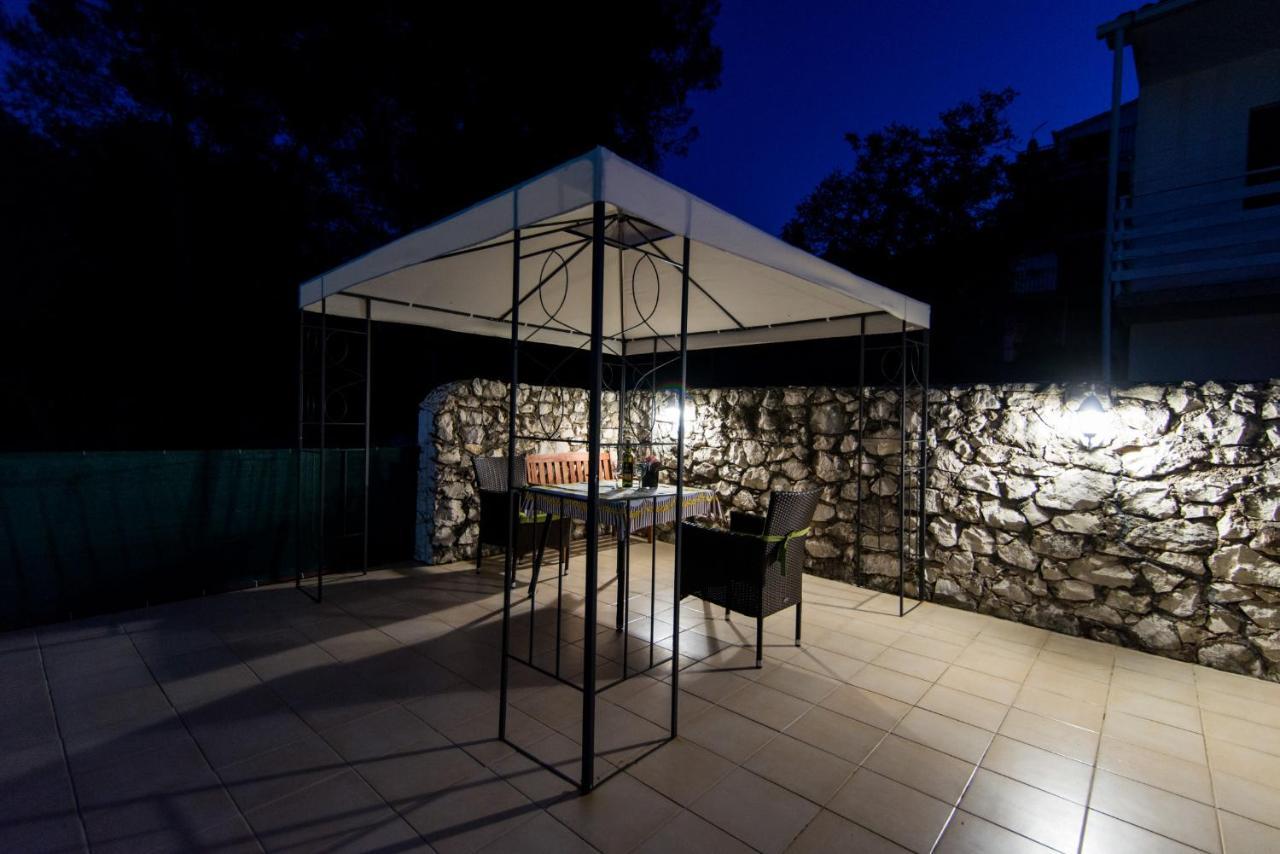 Holidays Apartments Slanada With Terrace And Sea View, Near The Beach & Town Trogir, Free Parking, Quiet Place On Peninsula Ciovo Buitenkant foto