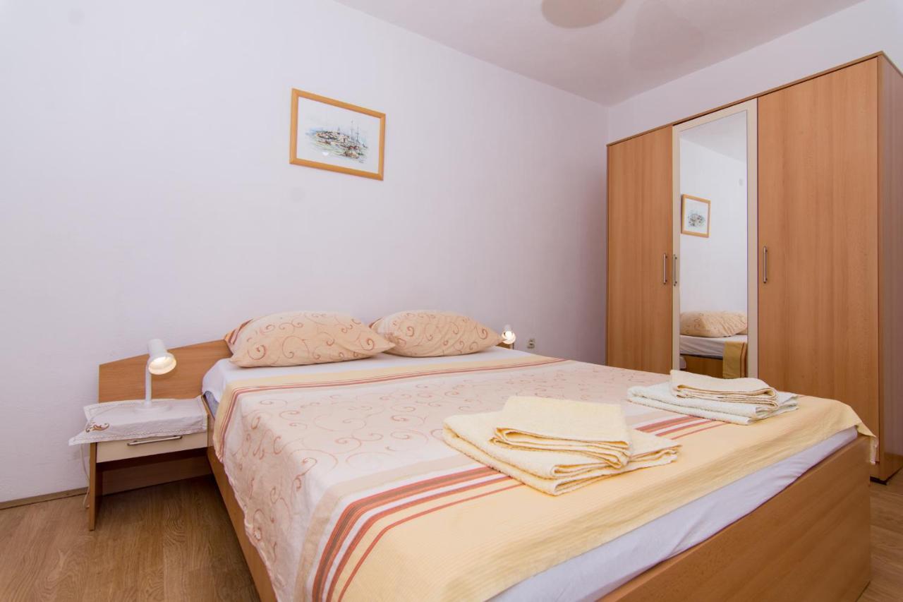 Holidays Apartments Slanada With Terrace And Sea View, Near The Beach & Town Trogir, Free Parking, Quiet Place On Peninsula Ciovo Buitenkant foto