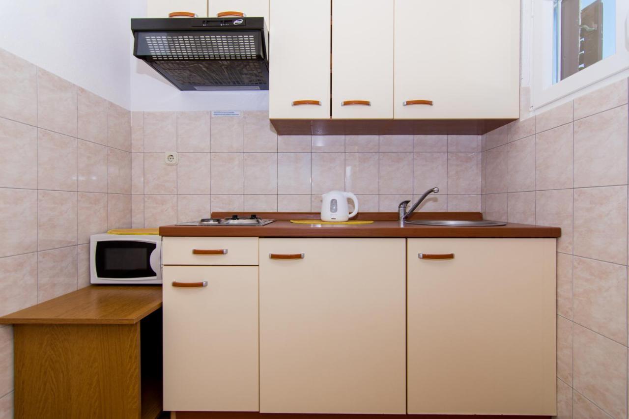 Holidays Apartments Slanada With Terrace And Sea View, Near The Beach & Town Trogir, Free Parking, Quiet Place On Peninsula Ciovo Buitenkant foto