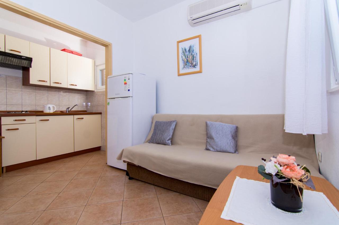 Holidays Apartments Slanada With Terrace And Sea View, Near The Beach & Town Trogir, Free Parking, Quiet Place On Peninsula Ciovo Buitenkant foto