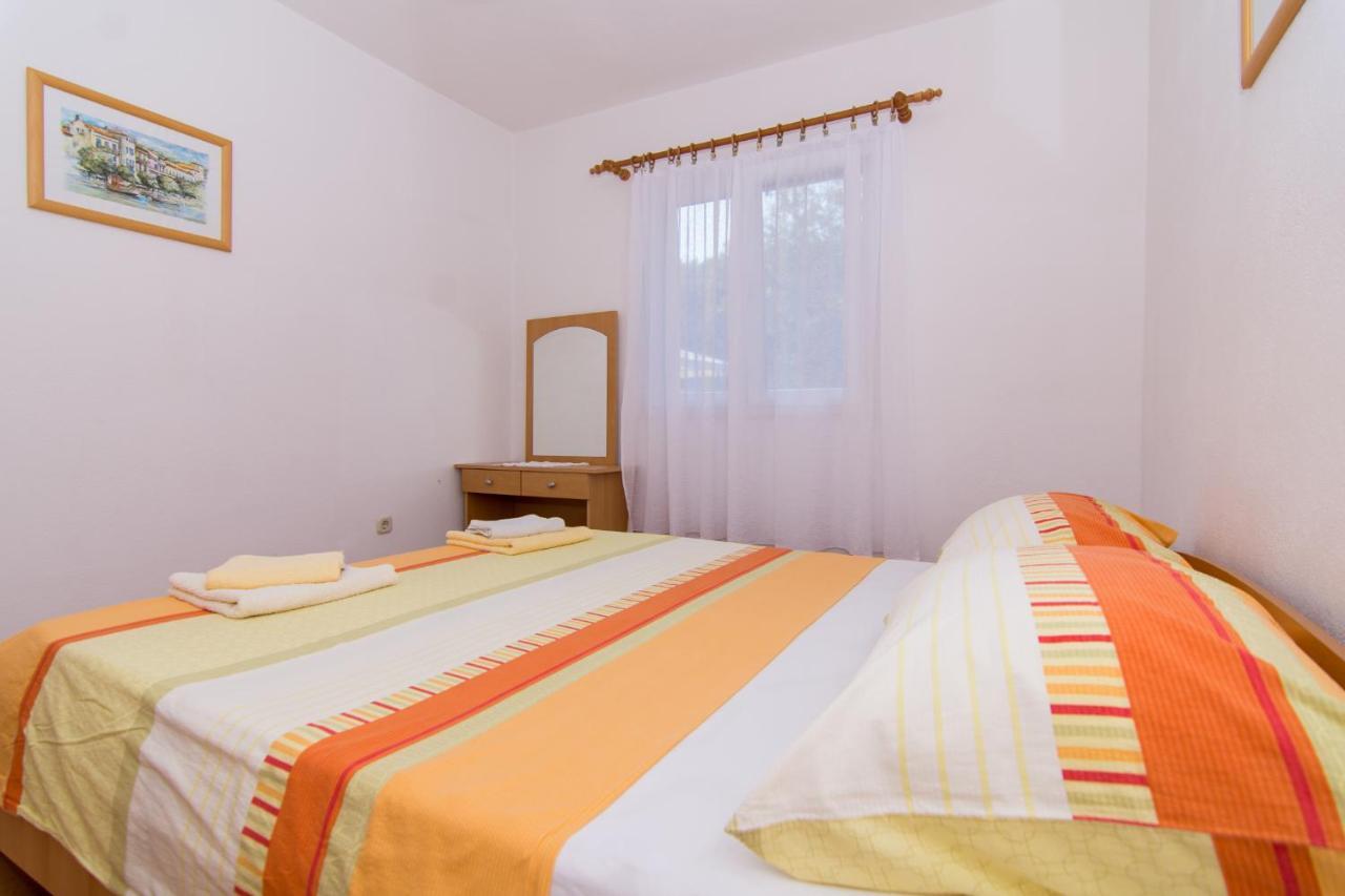 Holidays Apartments Slanada With Terrace And Sea View, Near The Beach & Town Trogir, Free Parking, Quiet Place On Peninsula Ciovo Buitenkant foto