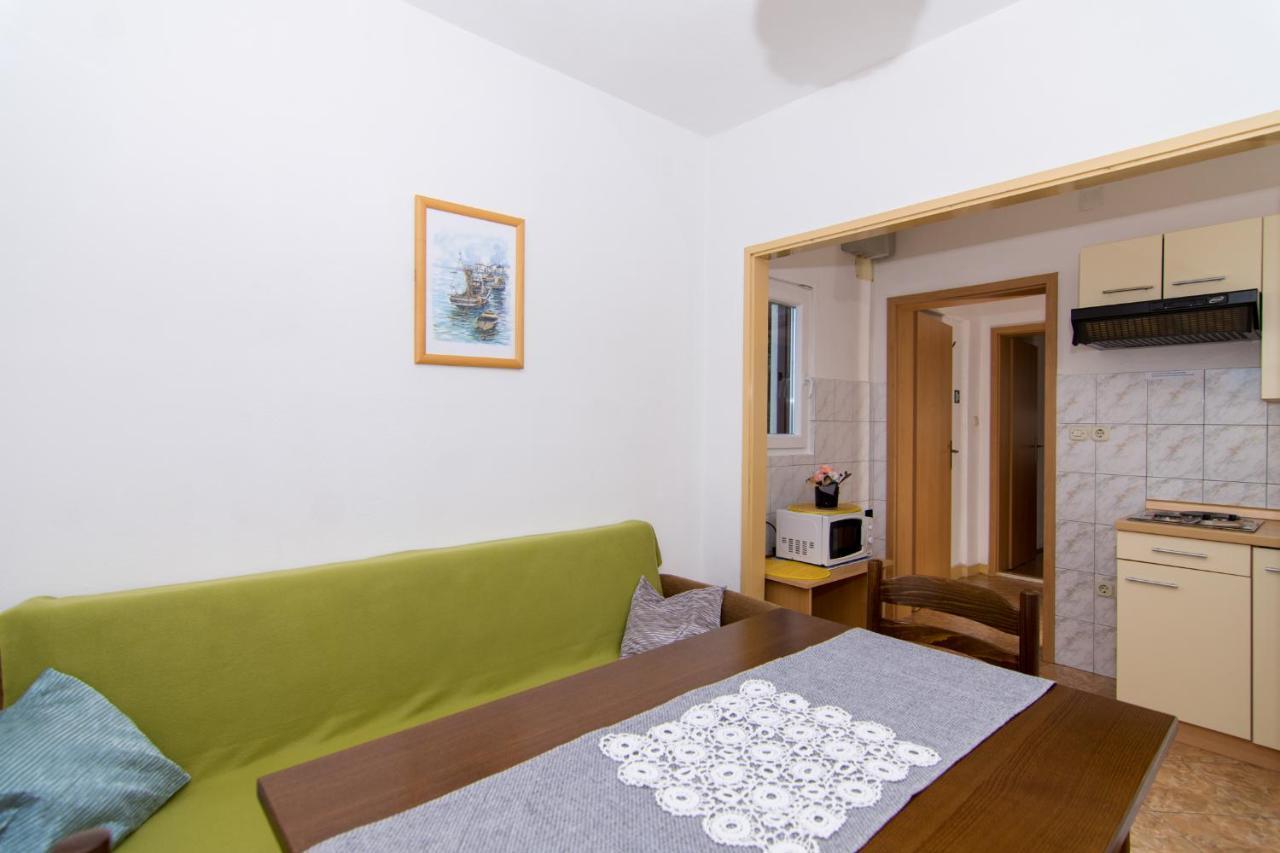 Holidays Apartments Slanada With Terrace And Sea View, Near The Beach & Town Trogir, Free Parking, Quiet Place On Peninsula Ciovo Buitenkant foto