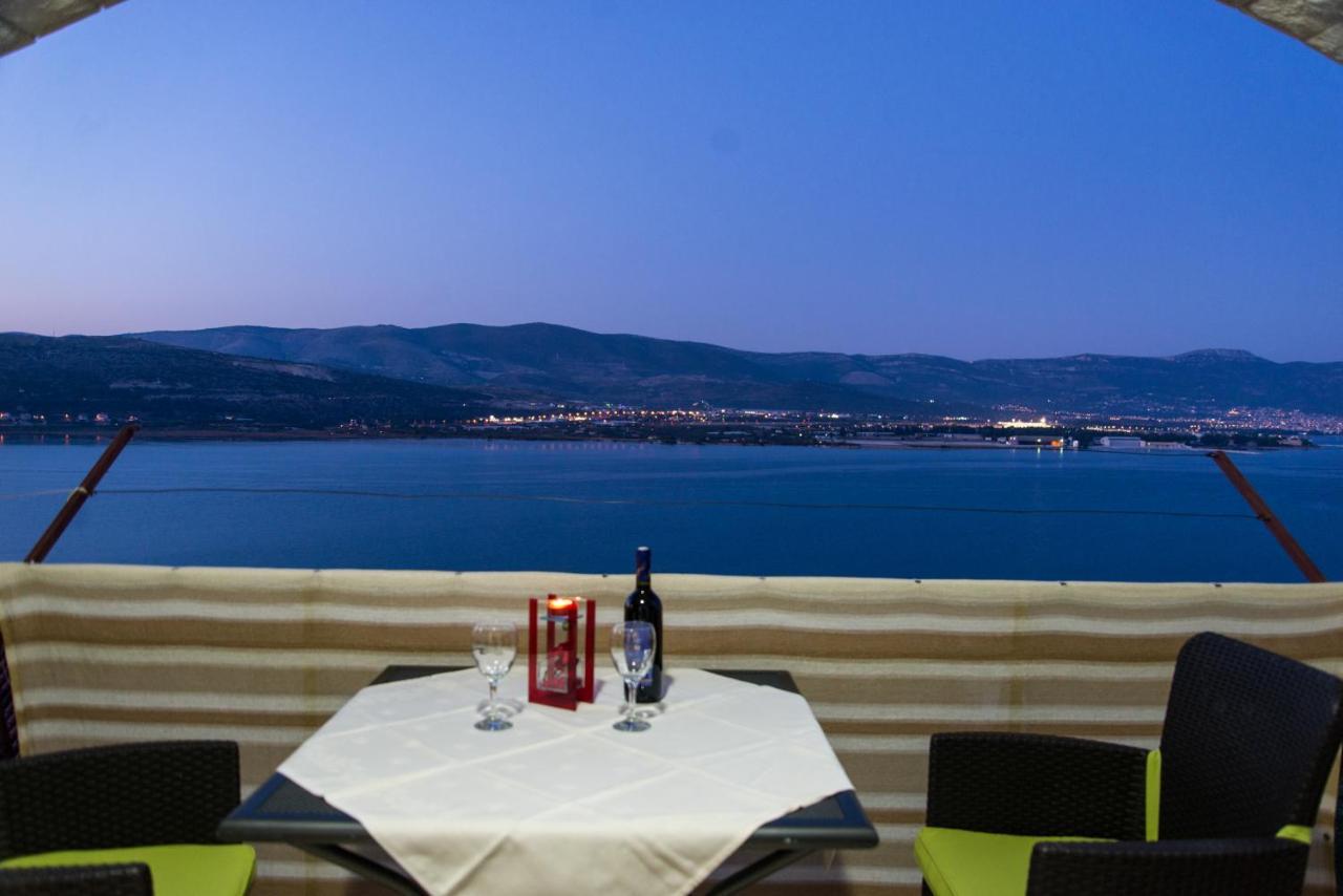 Holidays Apartments Slanada With Terrace And Sea View, Near The Beach & Town Trogir, Free Parking, Quiet Place On Peninsula Ciovo Buitenkant foto