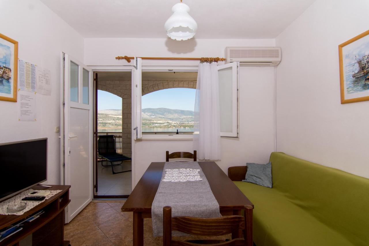 Holidays Apartments Slanada With Terrace And Sea View, Near The Beach & Town Trogir, Free Parking, Quiet Place On Peninsula Ciovo Buitenkant foto