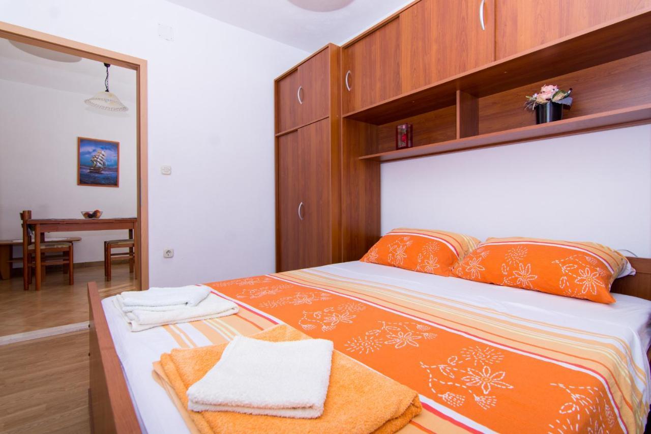 Holidays Apartments Slanada With Terrace And Sea View, Near The Beach & Town Trogir, Free Parking, Quiet Place On Peninsula Ciovo Buitenkant foto
