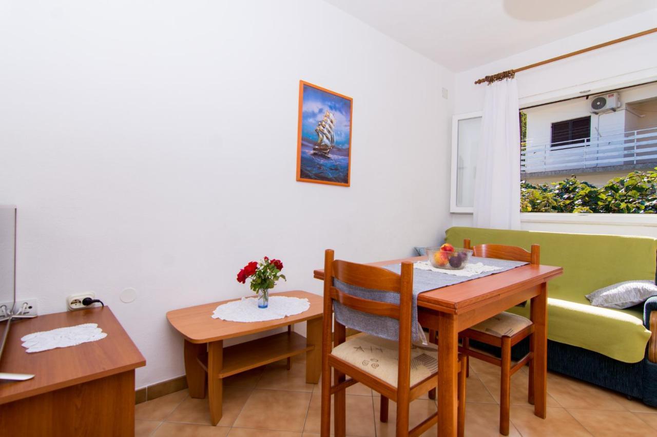 Holidays Apartments Slanada With Terrace And Sea View, Near The Beach & Town Trogir, Free Parking, Quiet Place On Peninsula Ciovo Buitenkant foto