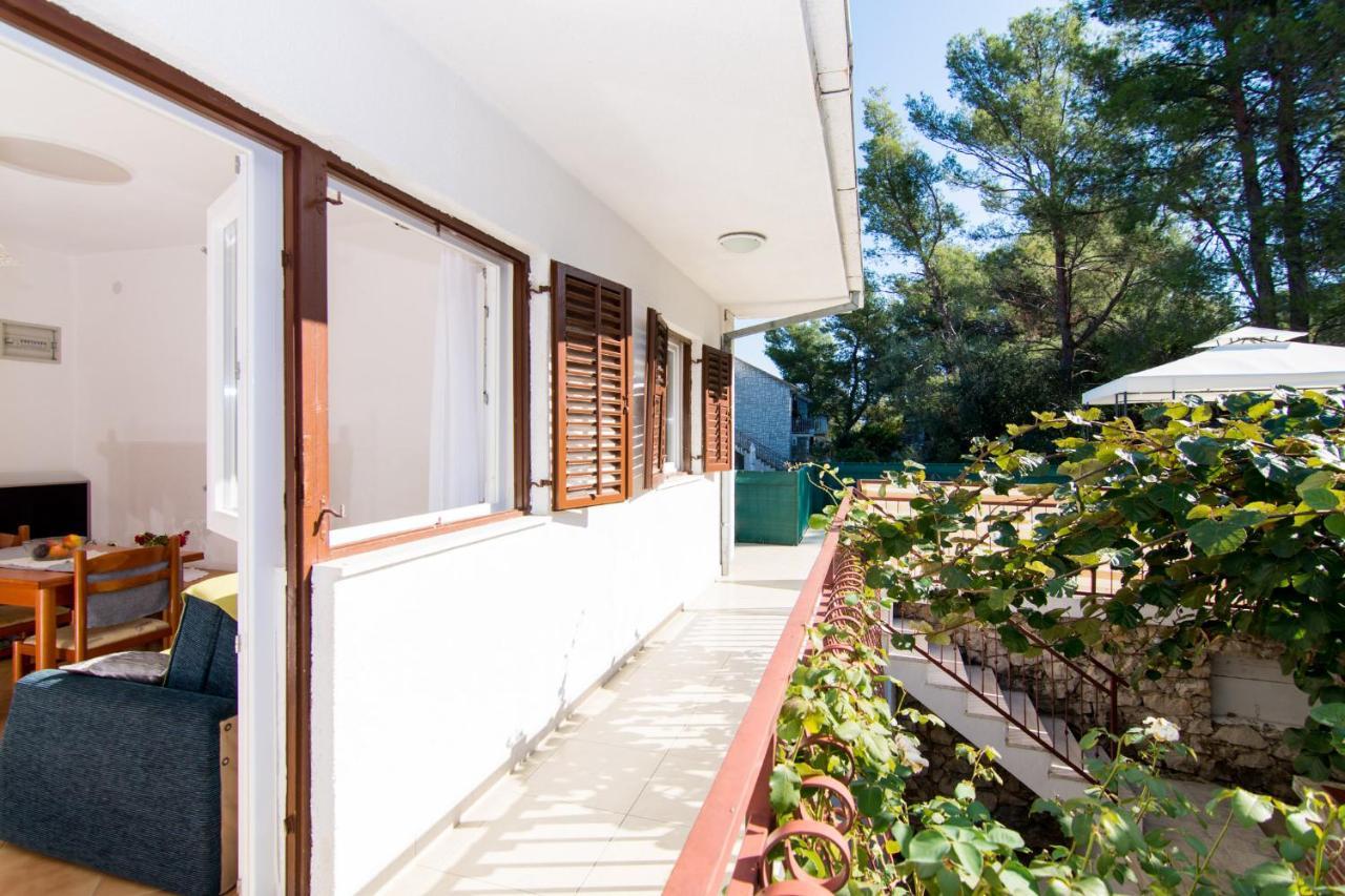 Holidays Apartments Slanada With Terrace And Sea View, Near The Beach & Town Trogir, Free Parking, Quiet Place On Peninsula Ciovo Buitenkant foto