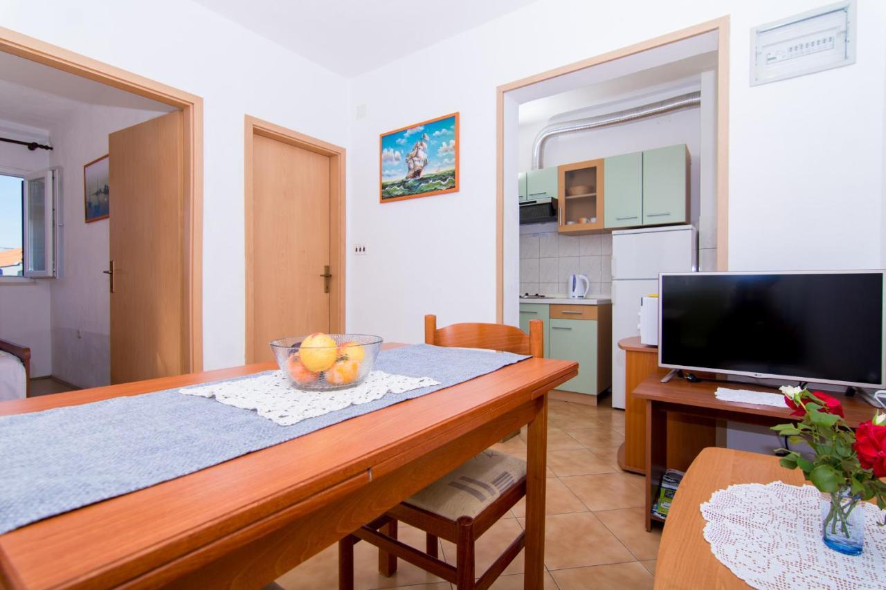 Holidays Apartments Slanada With Terrace And Sea View, Near The Beach & Town Trogir, Free Parking, Quiet Place On Peninsula Ciovo Buitenkant foto