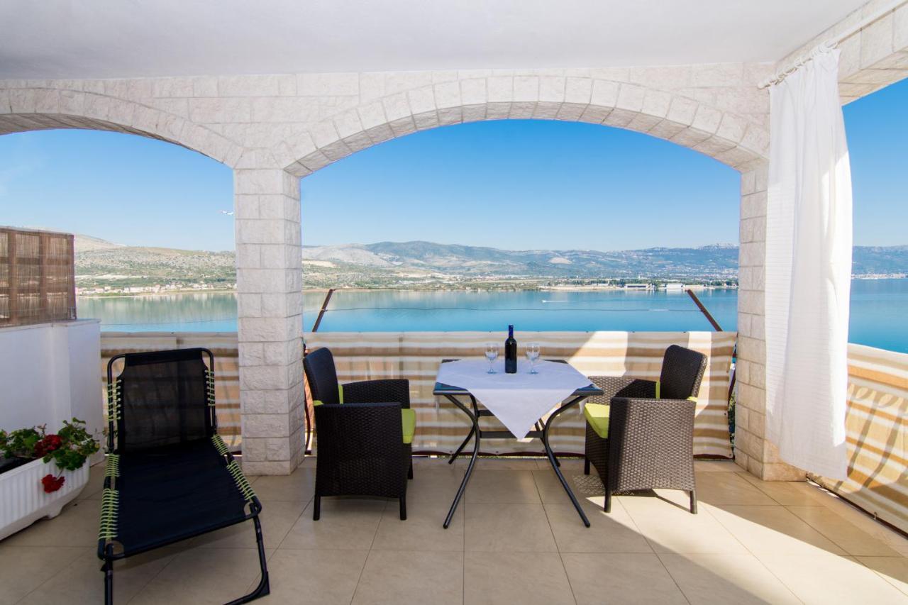 Holidays Apartments Slanada With Terrace And Sea View, Near The Beach & Town Trogir, Free Parking, Quiet Place On Peninsula Ciovo Buitenkant foto
