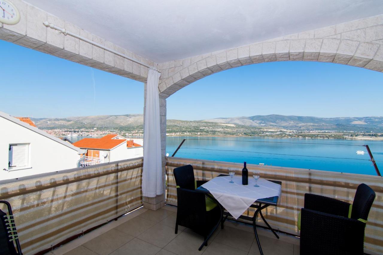 Holidays Apartments Slanada With Terrace And Sea View, Near The Beach & Town Trogir, Free Parking, Quiet Place On Peninsula Ciovo Buitenkant foto