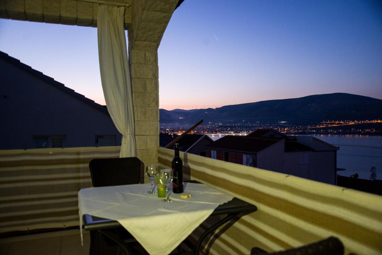 Holidays Apartments Slanada With Terrace And Sea View, Near The Beach & Town Trogir, Free Parking, Quiet Place On Peninsula Ciovo Buitenkant foto