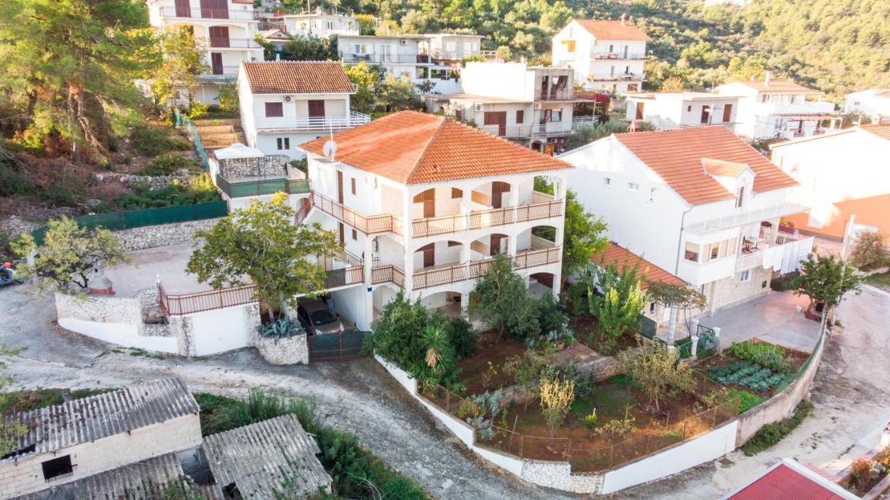 Holidays Apartments Slanada With Terrace And Sea View, Near The Beach & Town Trogir, Free Parking, Quiet Place On Peninsula Ciovo Buitenkant foto
