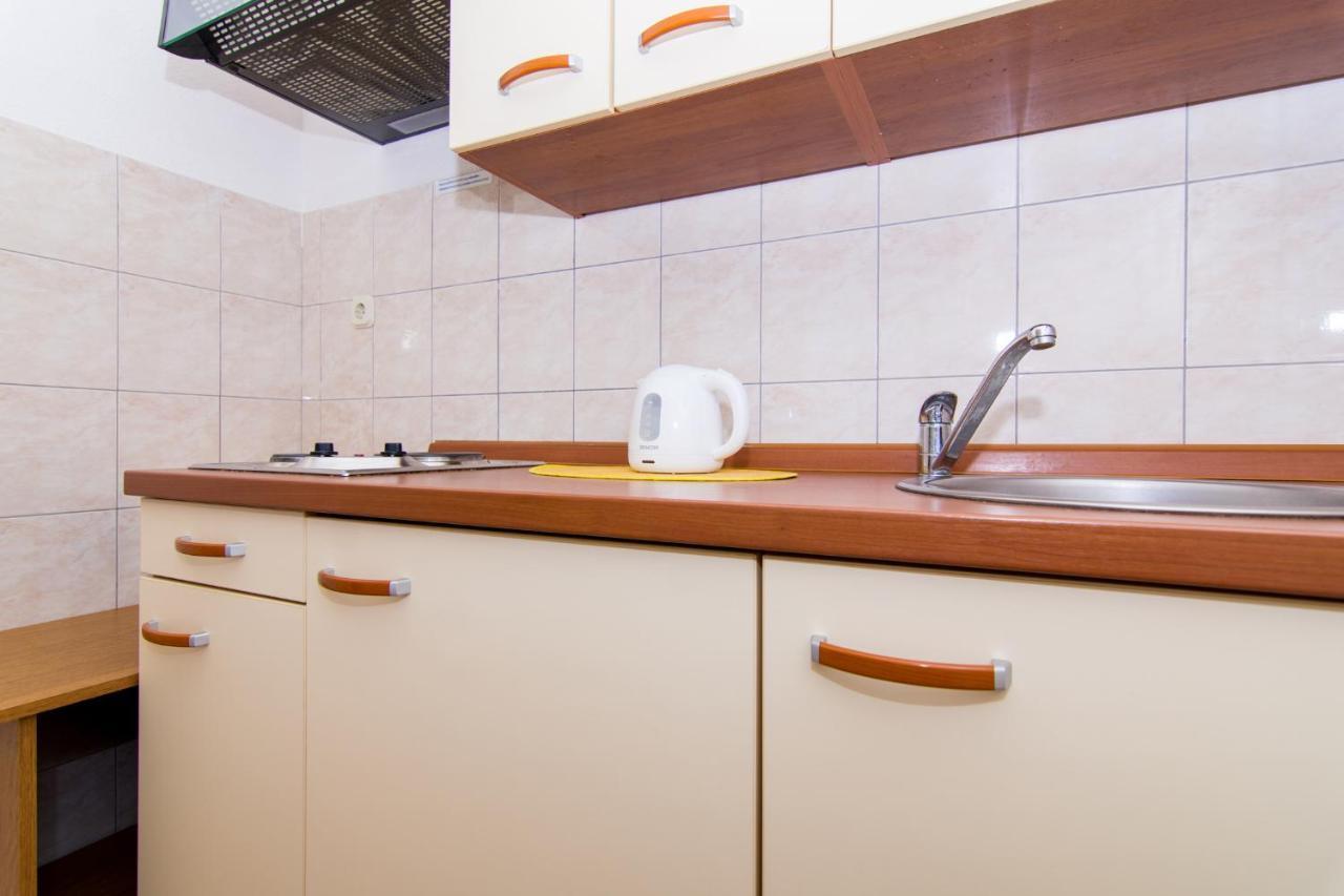 Holidays Apartments Slanada With Terrace And Sea View, Near The Beach & Town Trogir, Free Parking, Quiet Place On Peninsula Ciovo Buitenkant foto