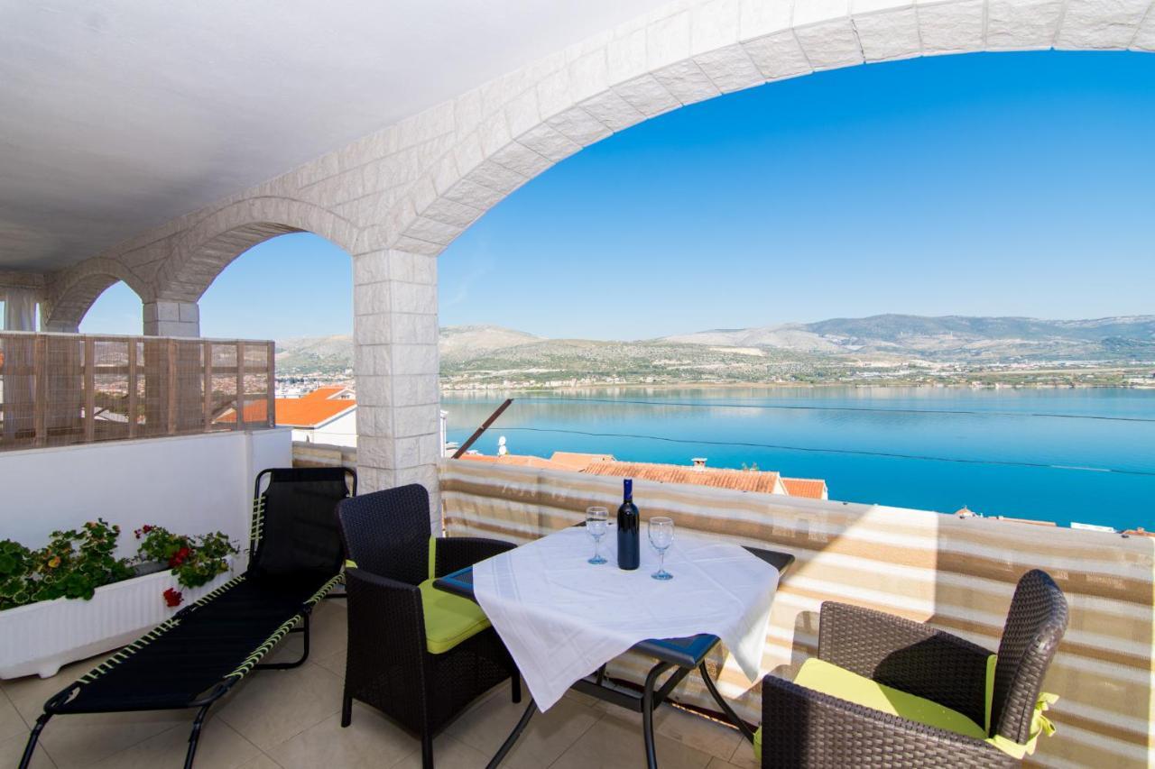 Holidays Apartments Slanada With Terrace And Sea View, Near The Beach & Town Trogir, Free Parking, Quiet Place On Peninsula Ciovo Buitenkant foto