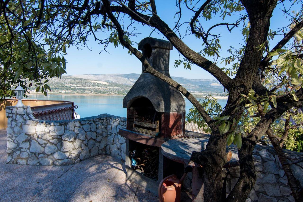 Holidays Apartments Slanada With Terrace And Sea View, Near The Beach & Town Trogir, Free Parking, Quiet Place On Peninsula Ciovo Buitenkant foto