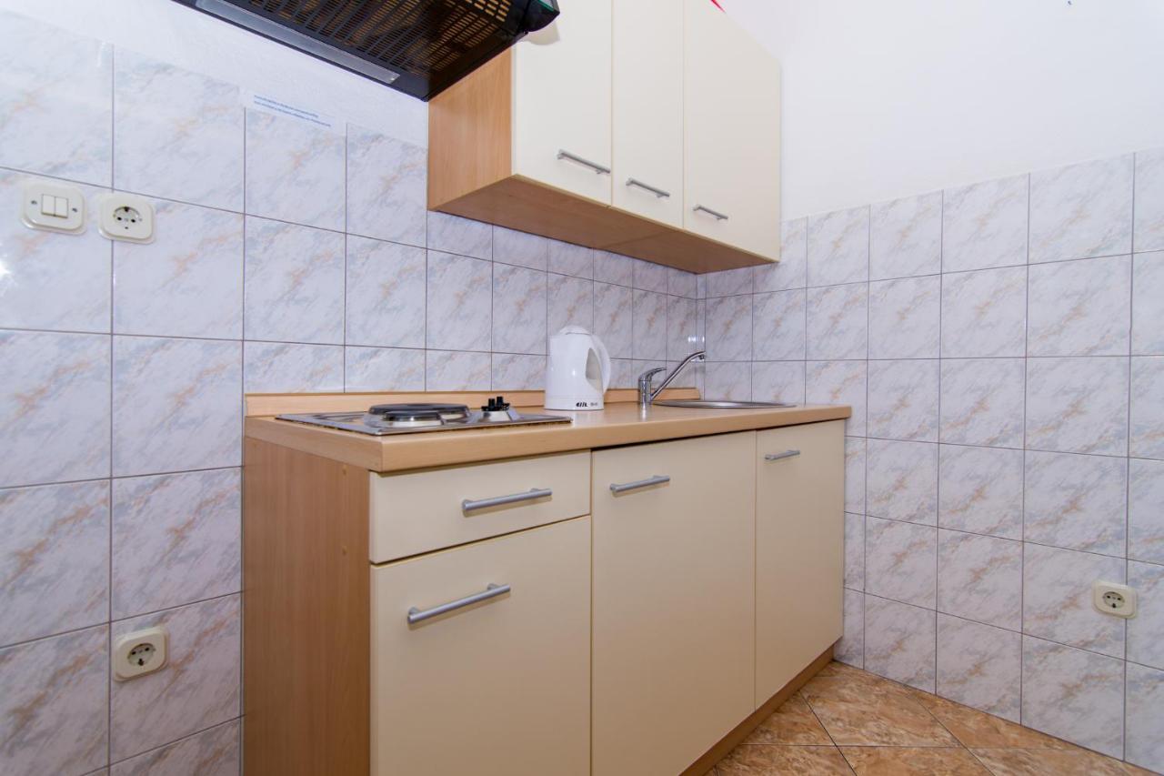Holidays Apartments Slanada With Terrace And Sea View, Near The Beach & Town Trogir, Free Parking, Quiet Place On Peninsula Ciovo Buitenkant foto