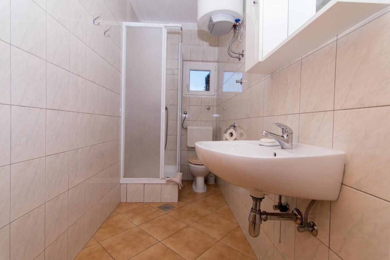 Holidays Apartments Slanada With Terrace And Sea View, Near The Beach & Town Trogir, Free Parking, Quiet Place On Peninsula Ciovo Buitenkant foto