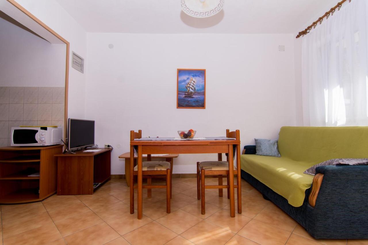 Holidays Apartments Slanada With Terrace And Sea View, Near The Beach & Town Trogir, Free Parking, Quiet Place On Peninsula Ciovo Buitenkant foto