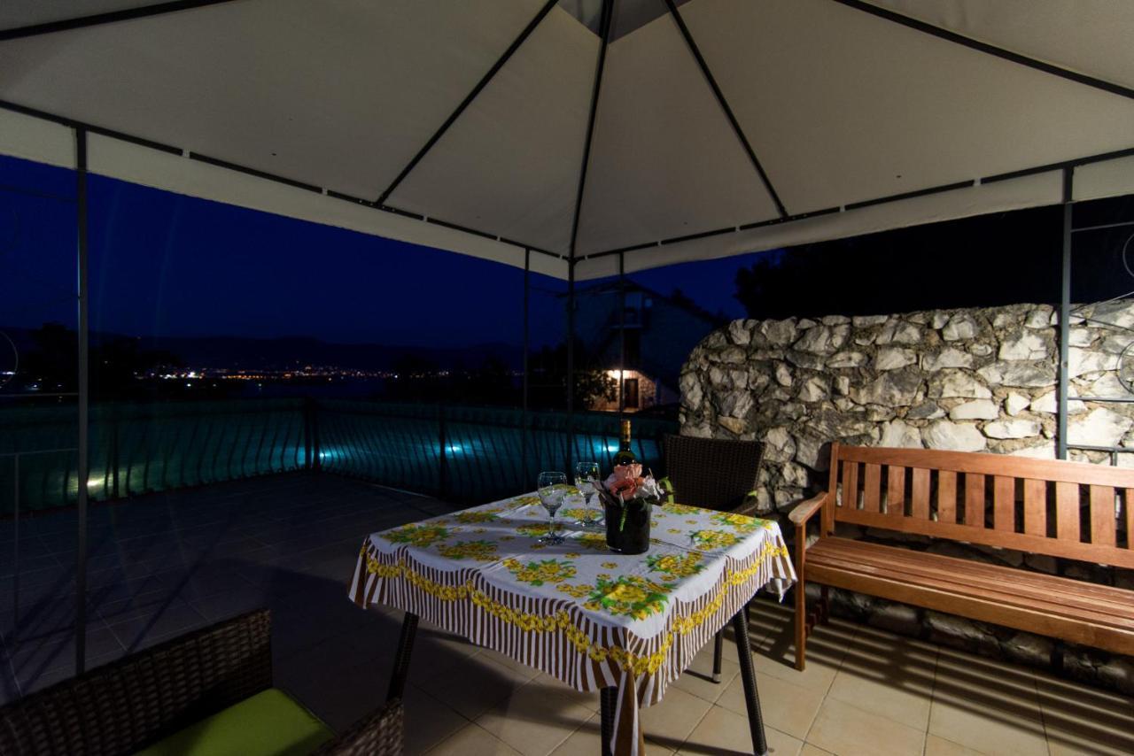 Holidays Apartments Slanada With Terrace And Sea View, Near The Beach & Town Trogir, Free Parking, Quiet Place On Peninsula Ciovo Buitenkant foto