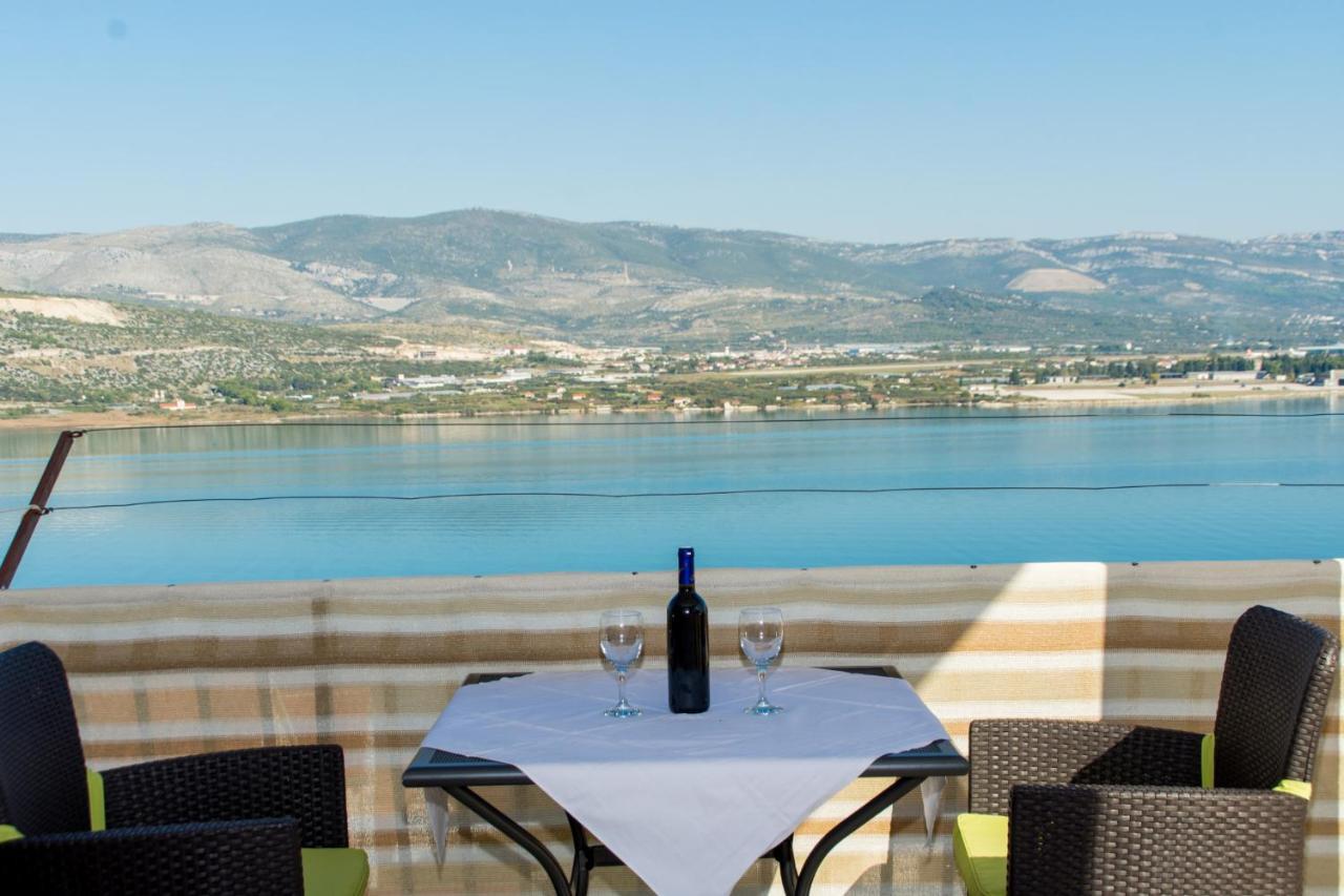 Holidays Apartments Slanada With Terrace And Sea View, Near The Beach & Town Trogir, Free Parking, Quiet Place On Peninsula Ciovo Buitenkant foto