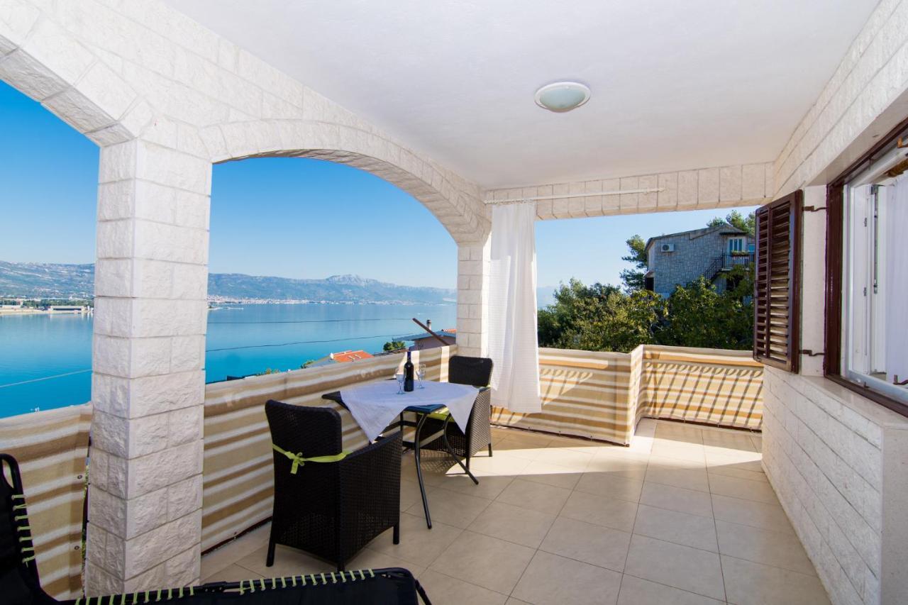 Holidays Apartments Slanada With Terrace And Sea View, Near The Beach & Town Trogir, Free Parking, Quiet Place On Peninsula Ciovo Buitenkant foto